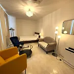 Elena Premium Namba Stay